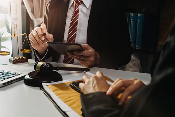Civil and Commercial & Criminal lawyer services